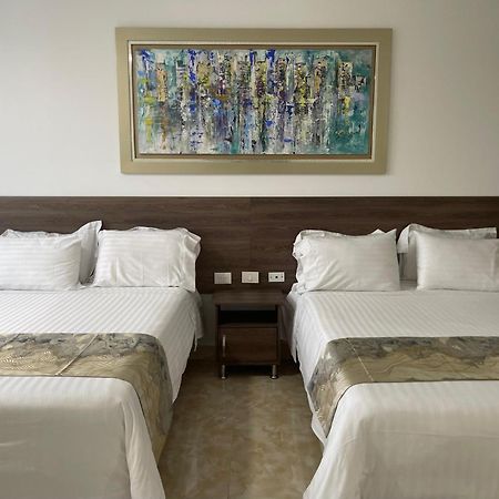 Hotel Royal Elim International Cali Bagian luar foto A room at the hotel