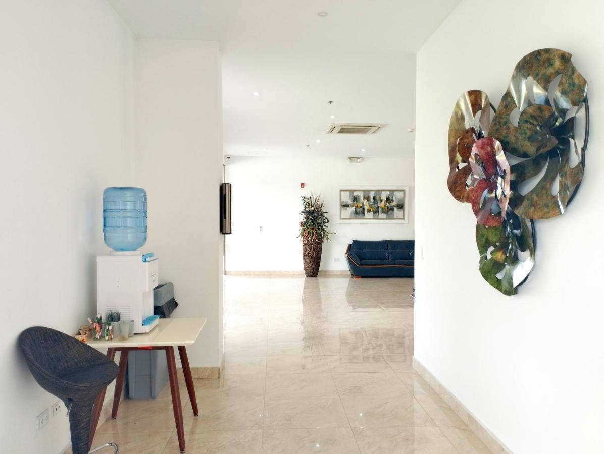 Hotel Royal Elim International Cali Bagian luar foto The interior of the clinic