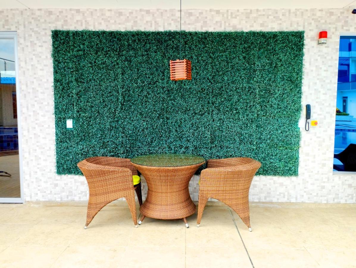 Hotel Royal Elim International Cali Bagian luar foto Artificial green wall