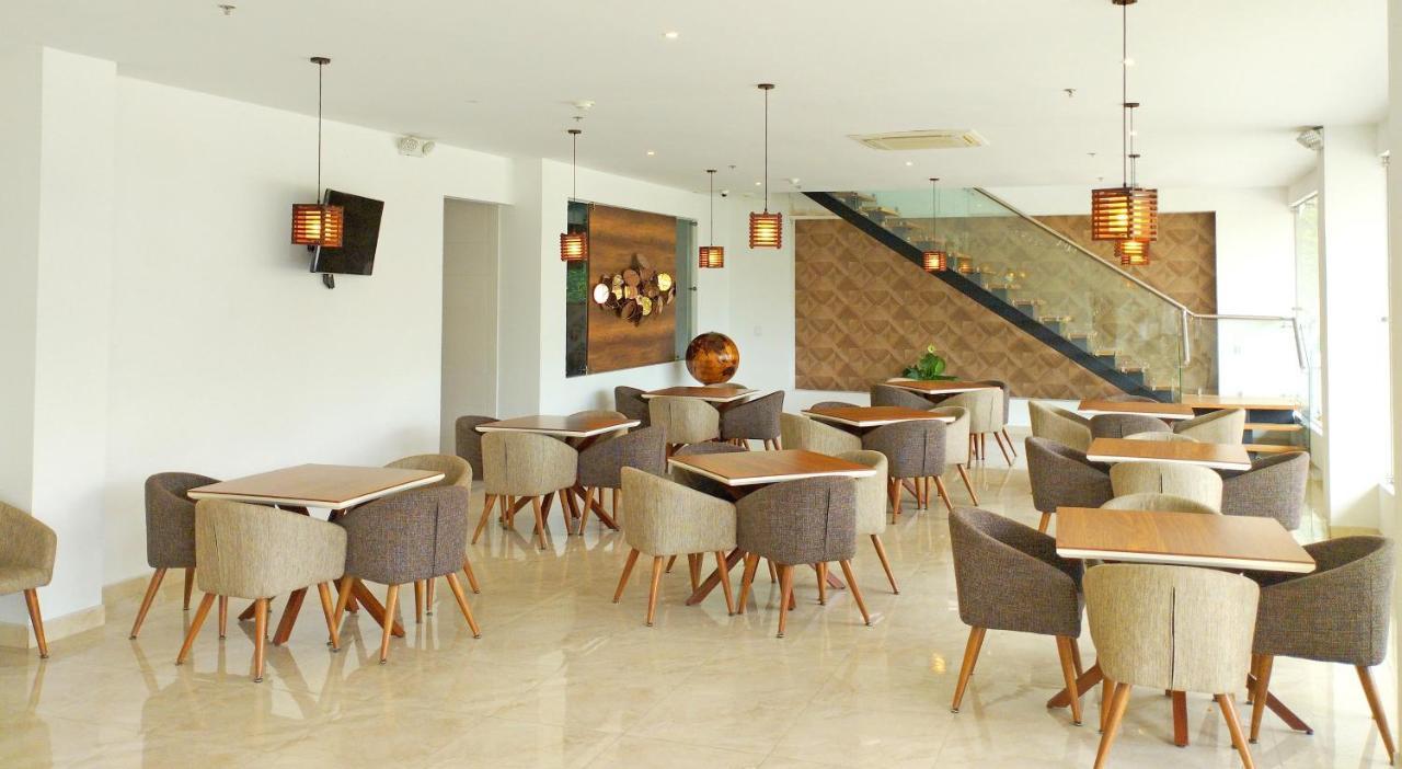 Hotel Royal Elim International Cali Bagian luar foto The interior of the restaurant