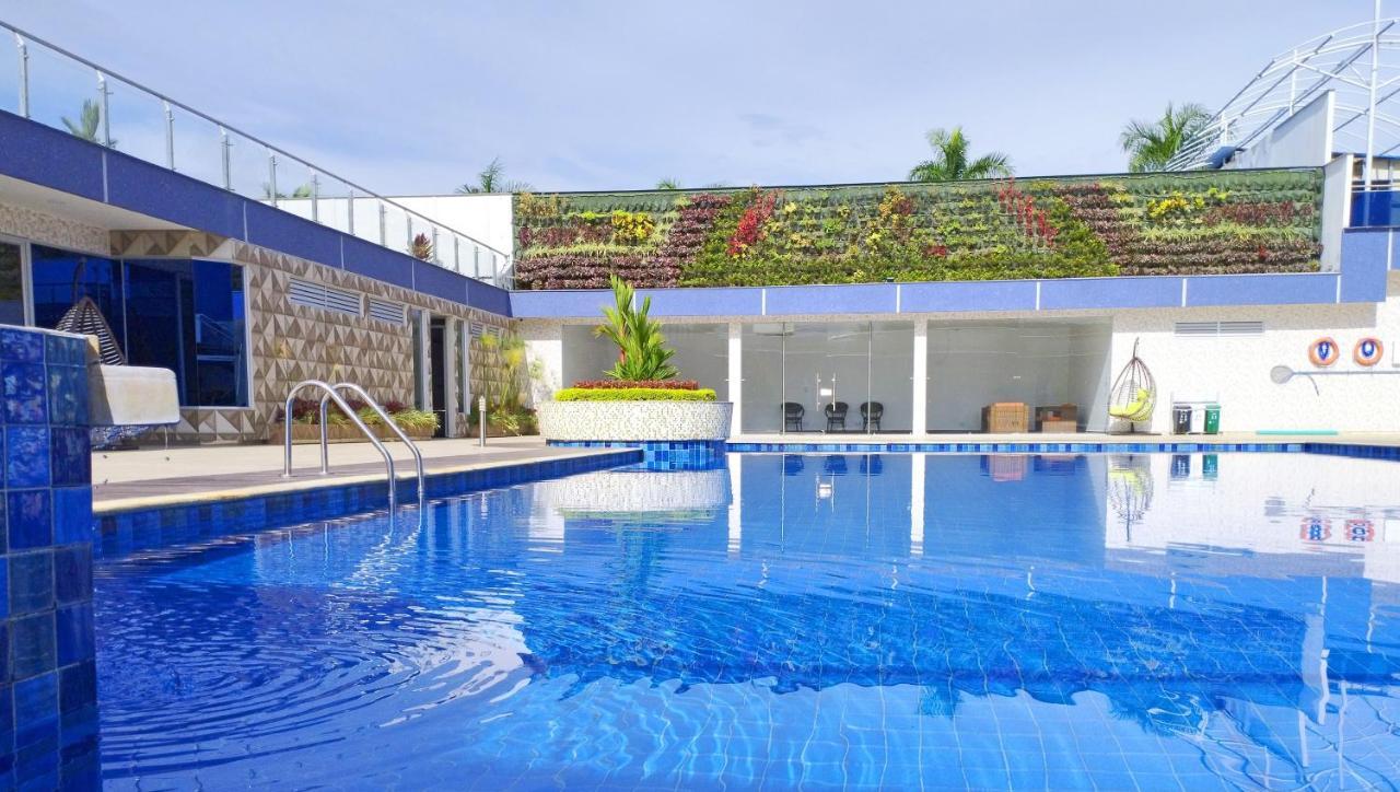 Hotel Royal Elim International Cali Bagian luar foto The swimming pool at the hotel