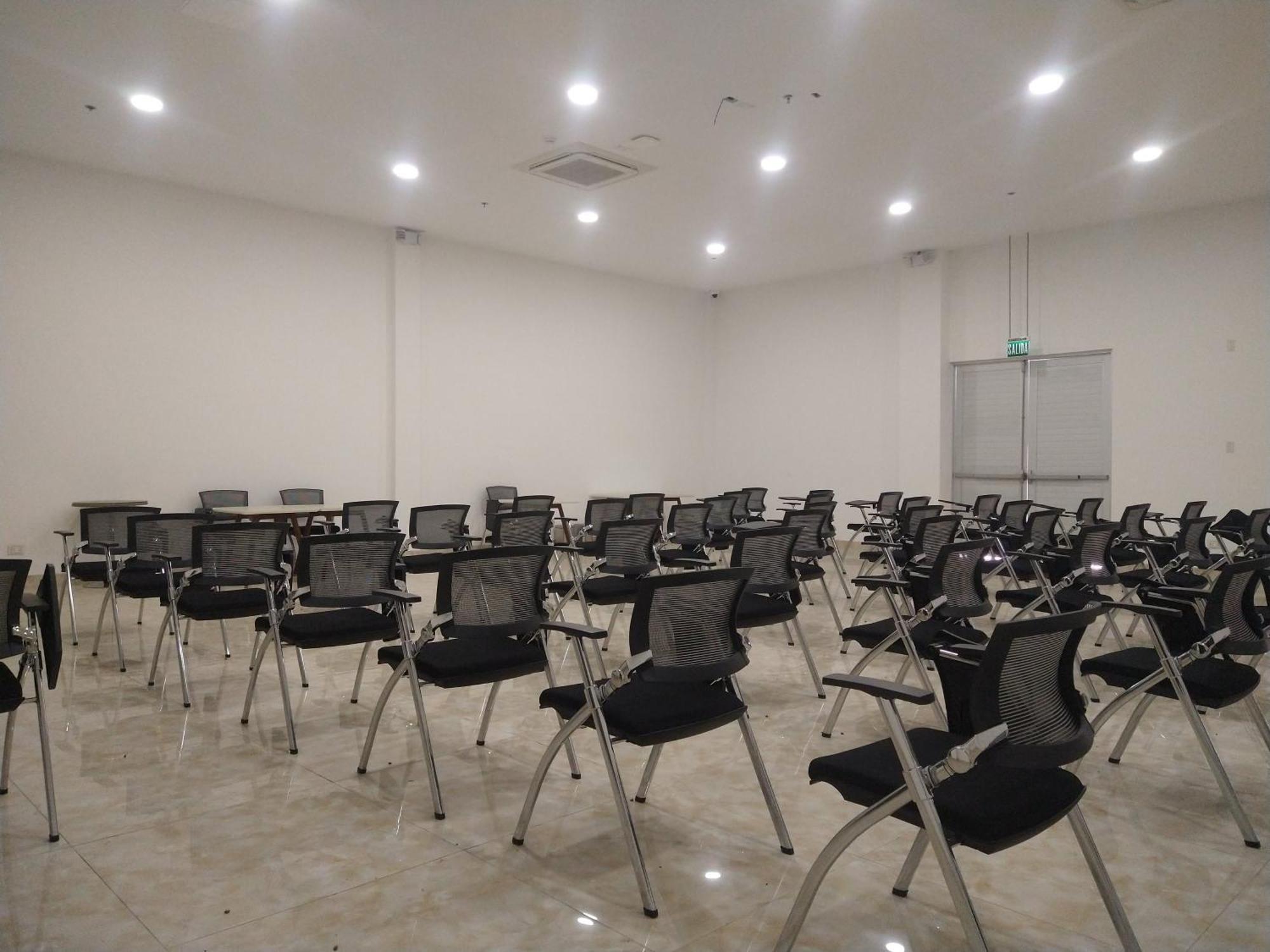 Hotel Royal Elim International Cali Bagian luar foto The conference room