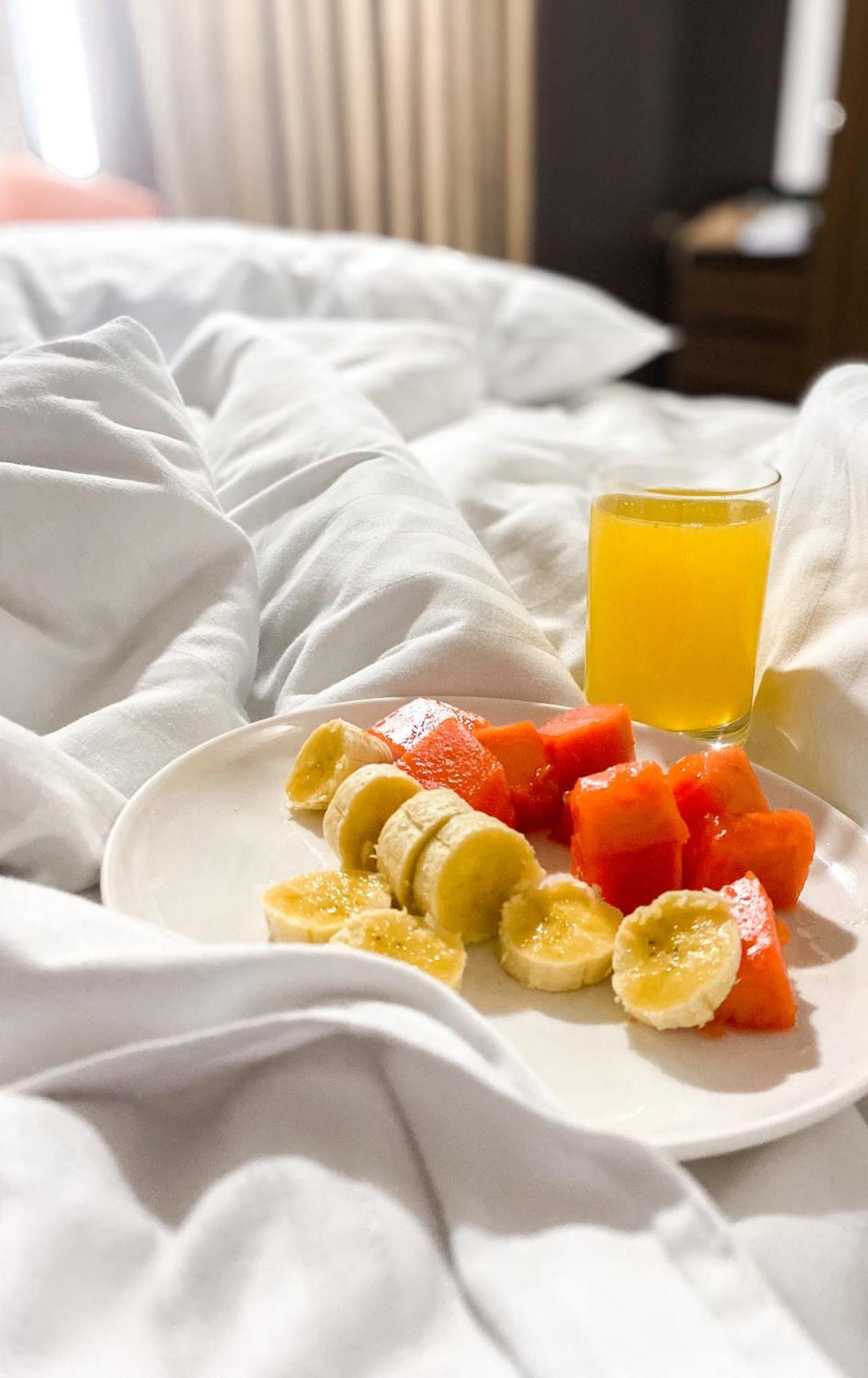 Hotel Royal Elim International Cali Bagian luar foto Fruit and juice