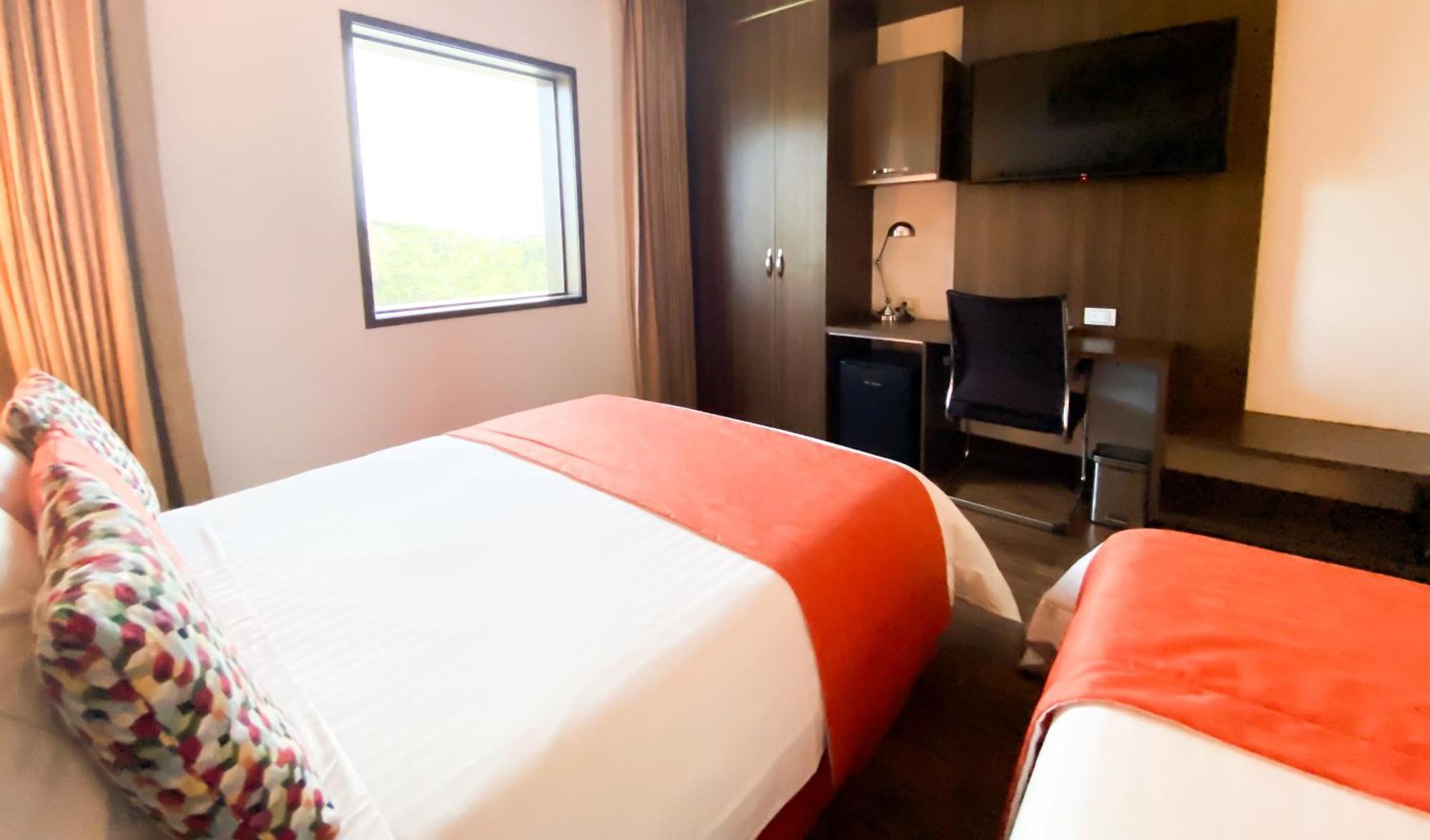 Hotel Royal Elim International Cali Bagian luar foto A room at the hotel