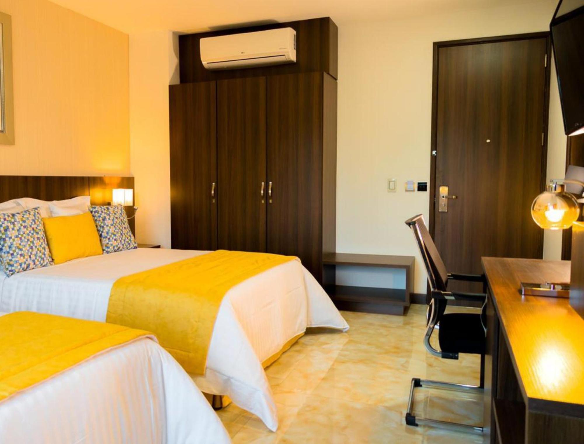 Hotel Royal Elim International Cali Bagian luar foto