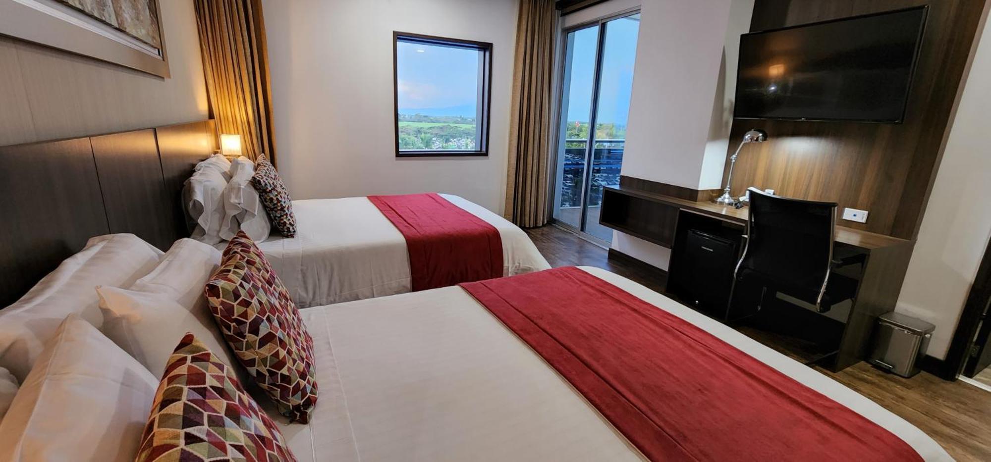 Hotel Royal Elim International Cali Bagian luar foto A guest room at the hotel