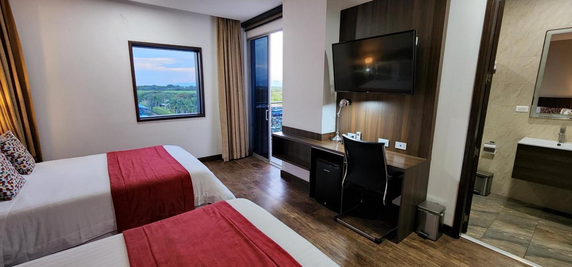Hotel Royal Elim International Cali Bagian luar foto A room at the hotel