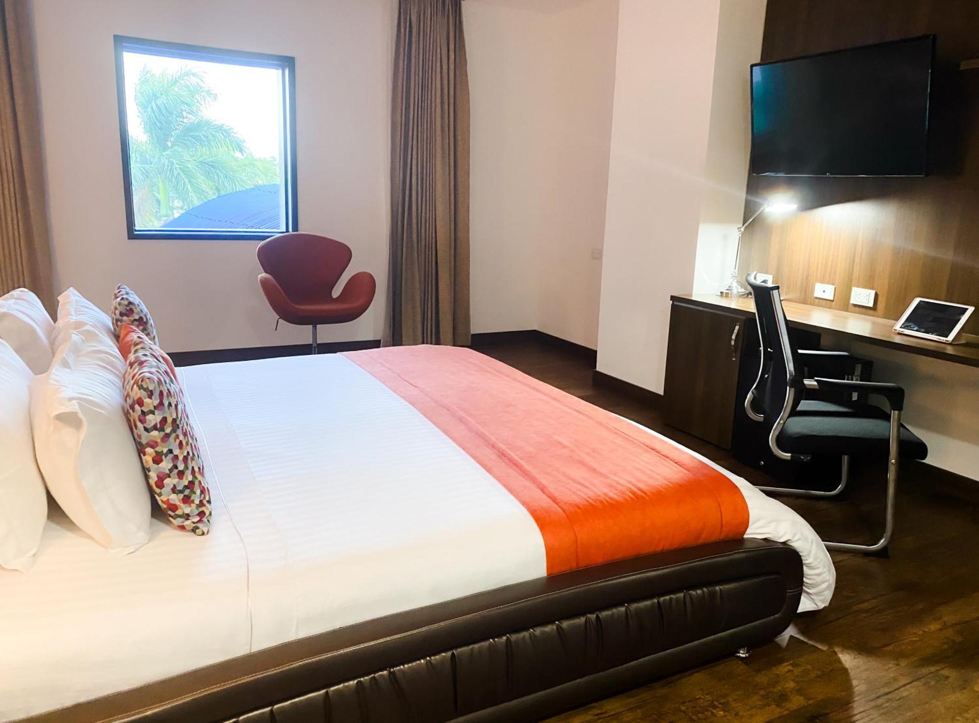 Hotel Royal Elim International Cali Bagian luar foto A room at the hotel