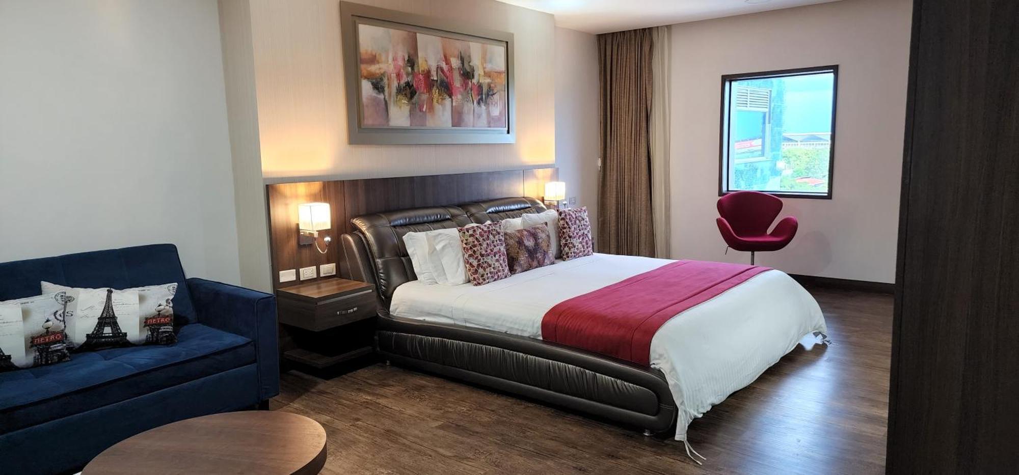 Hotel Royal Elim International Cali Bagian luar foto A bedroom at the hotel