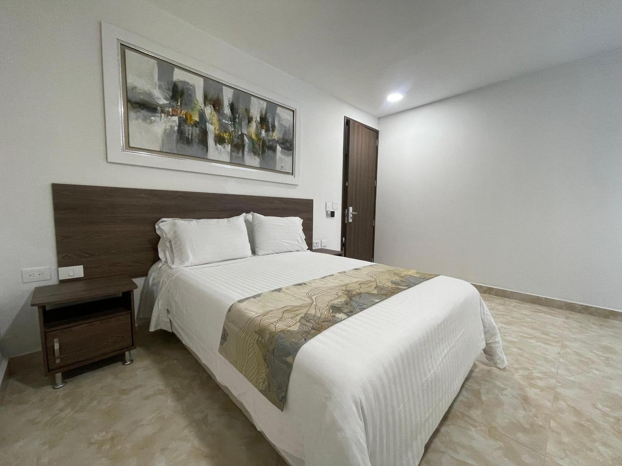 Hotel Royal Elim International Cali Bagian luar foto A bedroom in a hotel