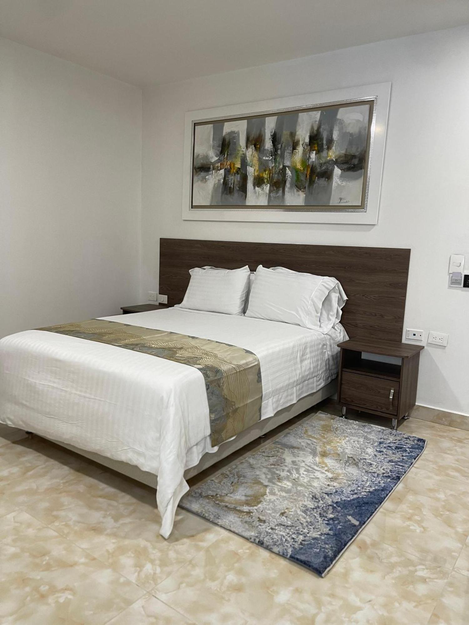 Hotel Royal Elim International Cali Bagian luar foto A bedroom at the hotel
