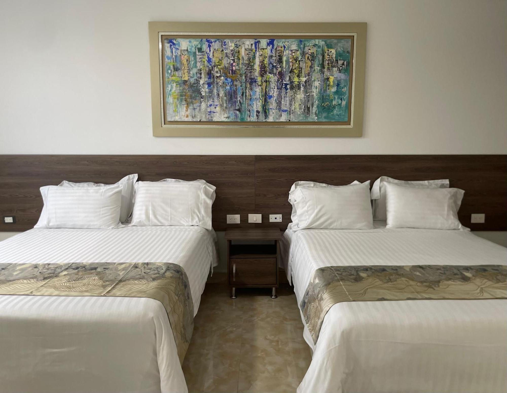 Hotel Royal Elim International Cali Bagian luar foto A room at the hotel